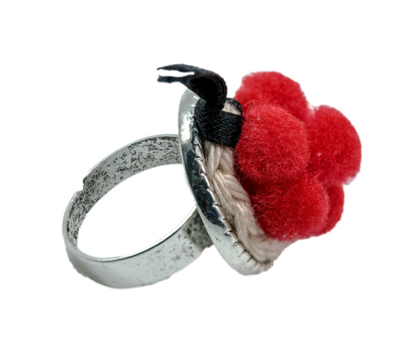 Schwarzwaldmädel Ring silber mit rotem Bollenhut