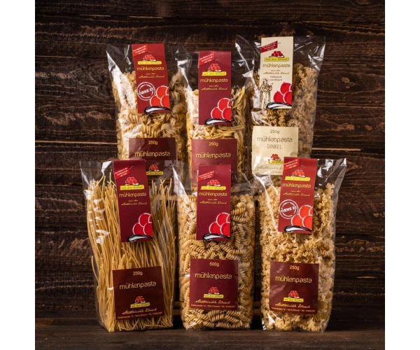 Schwarzwälder Spätzlekorb "4x250g Packungen im Weidekorb"